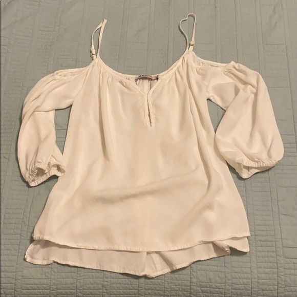 JustFab Tops - 😎 3 for $10‼️ JustFab blouse. Sz M